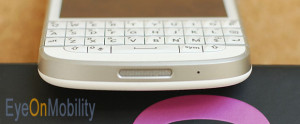 BlackBerry Q10 bottom