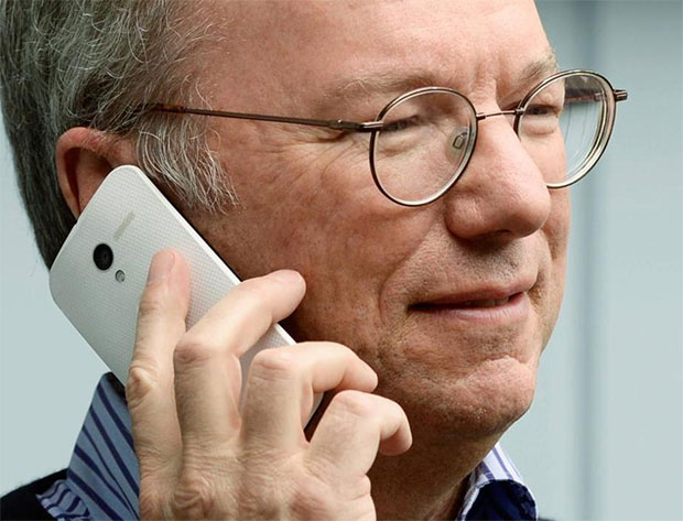 Moto X in Eric Schmidt's hands