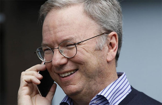 Moto X in Eric Schmidt's hands