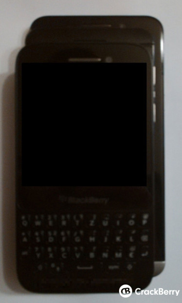 Rumoured BlackBerry Z30 next to Z10 and Q5