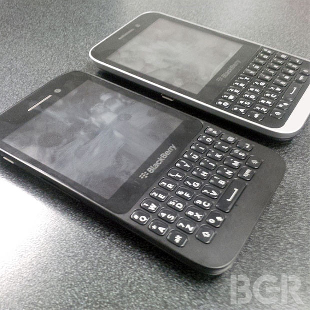 Rumoured BlackBerry Kopi next to Q5